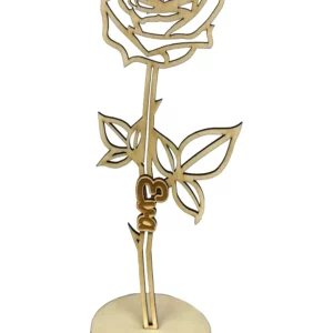 Aus Sperrholz gelaserte Rose mit einer Gravur versehen.