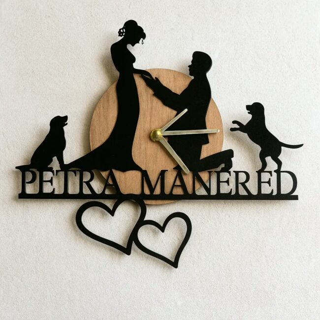 Hochzeitsuhr aus Vinyl mit personalisierter Namensgestaltung